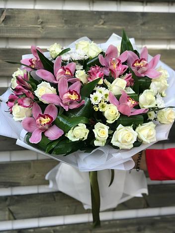 Букет цветов из: Розы и Хризантемы в Новом Карачае