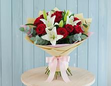 Букет цветов из:  Лилии и Розы в Новом Карачае