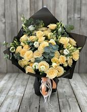 Букет цветов из:  Розы и Лизиантусы в Новом Карачае