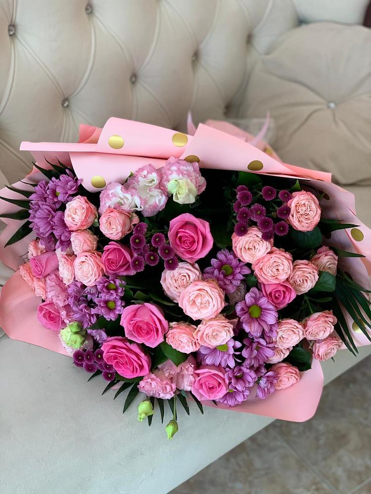 Букет цветов из: Хризантемы, Розы и Лизиантусы в Новом Карачае