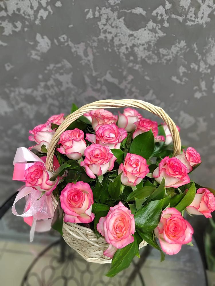 Цветочная композиция из Розы в корзине в Новом Карачае