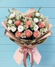 Букет цветов из:  Розы, Альстромерии и Лизиантусы в Новом Карачае