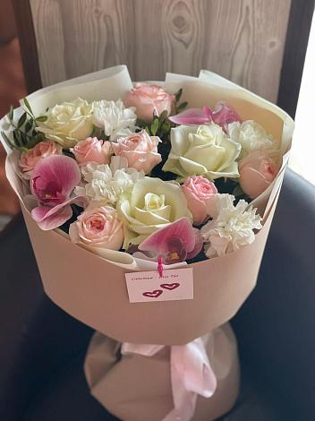 Букет цветов из: Орхидеи, Розы и Гвоздики в Новом Карачае