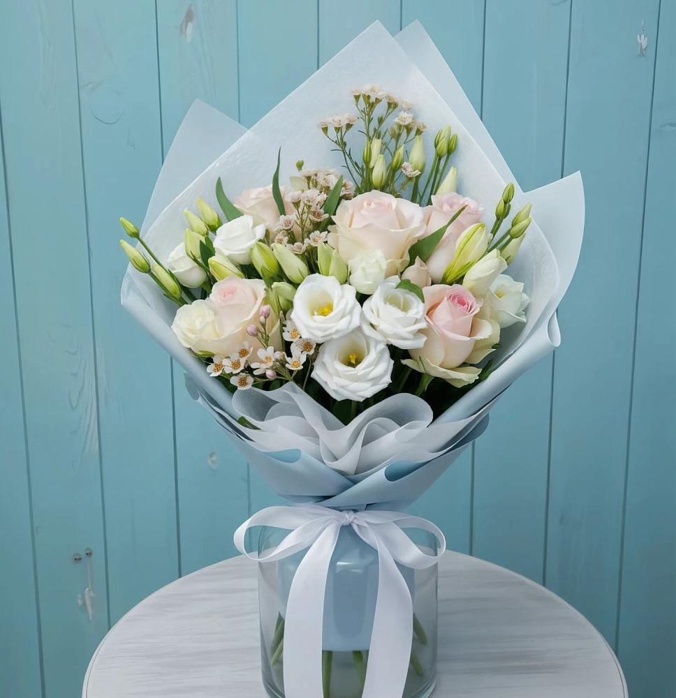 Букет цветов из: Розы и Лизиантусы в Новом Карачае