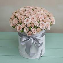 Цветочная композиция из Розы в шляпной коробке в Новом Карачае