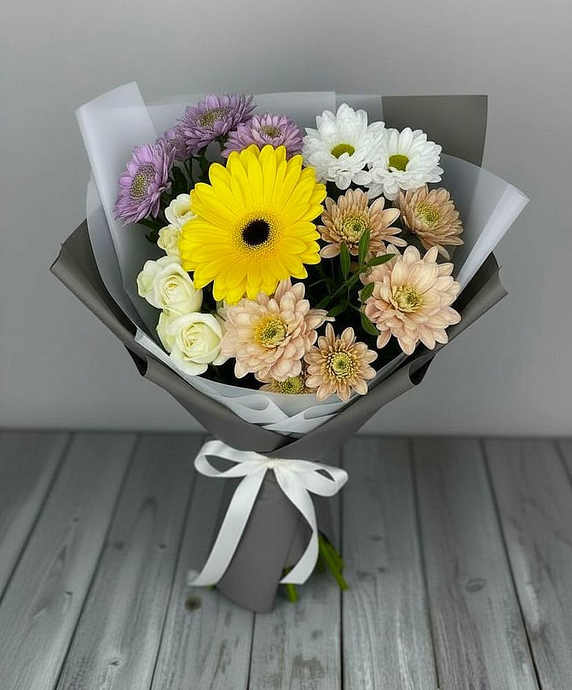 Букет цветов из: Розы, Герберы и Хризантемы в Новом Карачае