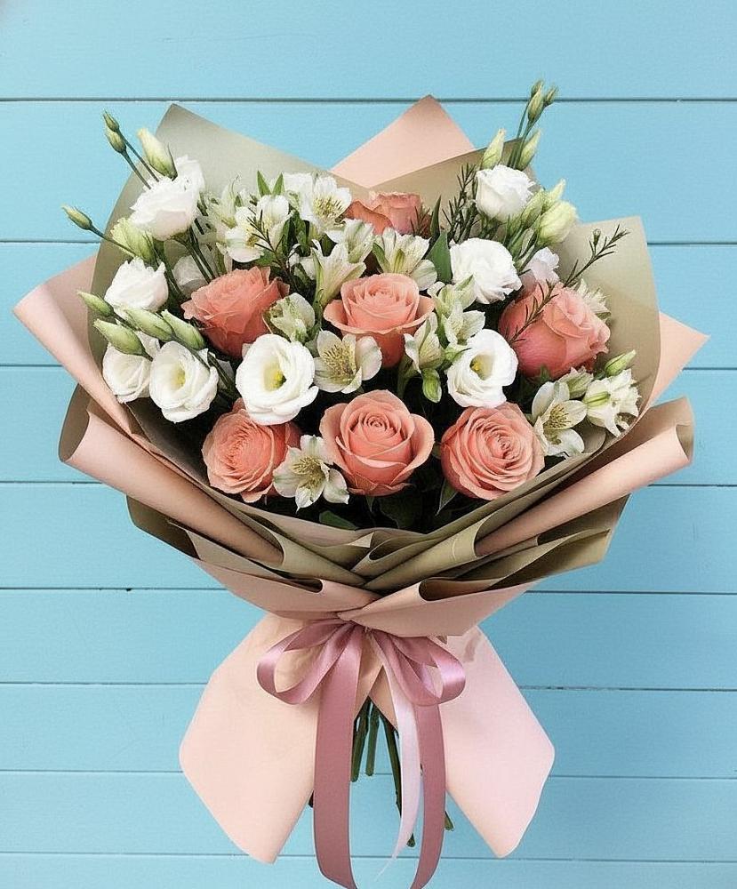 Букет цветов из: Розы, Альстромерии и Лизиантусы в Новом Карачае