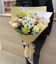 Букет цветов из:  Альстромерии, Розы и Хризантемы в Новом Карачае