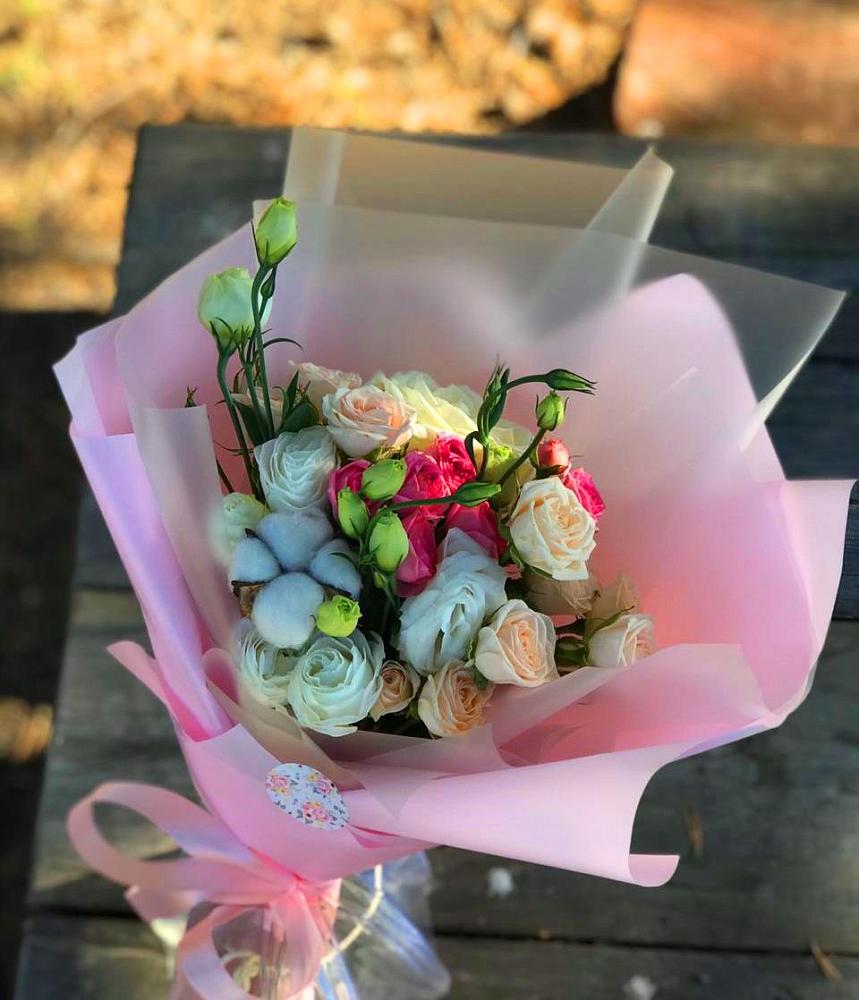 Букет цветов из: Розы и Лизиантусы в Новом Карачае