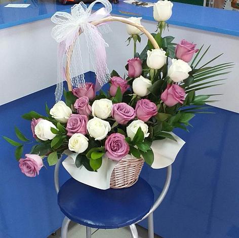 Цветочная композиция из Розы в корзине в Новом Карачае