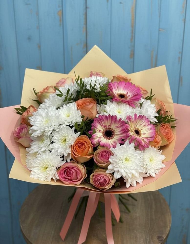 Букет цветов из: Розы, Герберы и Хризантемы в Новом Карачае