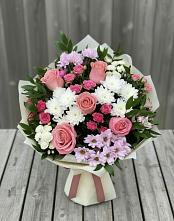 Букет цветов из:  Альстромерии, Гвоздики, Розы и Хризантемы в Новом Карачае