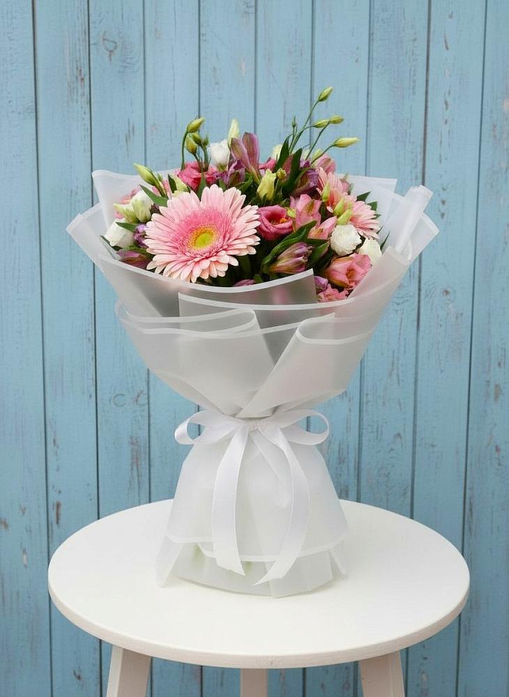 Букет цветов из: Герберы, Альстромерии и Лизиантусы в Новом Карачае