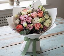 Букет цветов из:  Розы, Лизиантусы и Гвоздики в Новом Карачае