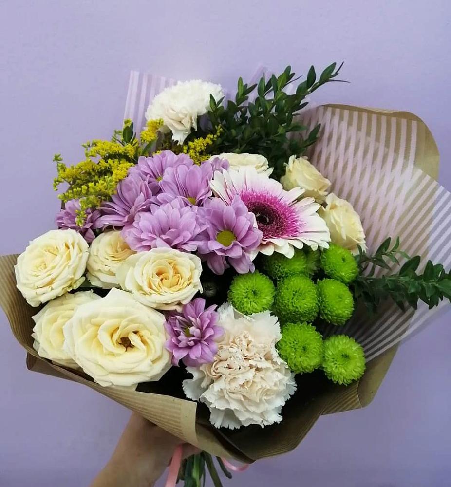 Букет цветов из: Хризантемы, Розы, Гвоздики и Герберы в Новом Карачае