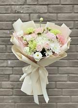 Букет цветов из:  Гвоздики, Розы, Лизиантусы и Хризантемы #REPLACE_PRED# Новом Карачае
