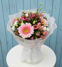 Букет цветов из:  Герберы, Альстромерии и Лизиантусы в Новом Карачае