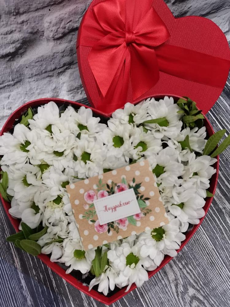 Цветочная композиция из Хризантемы в виде сердца в Новом Карачае