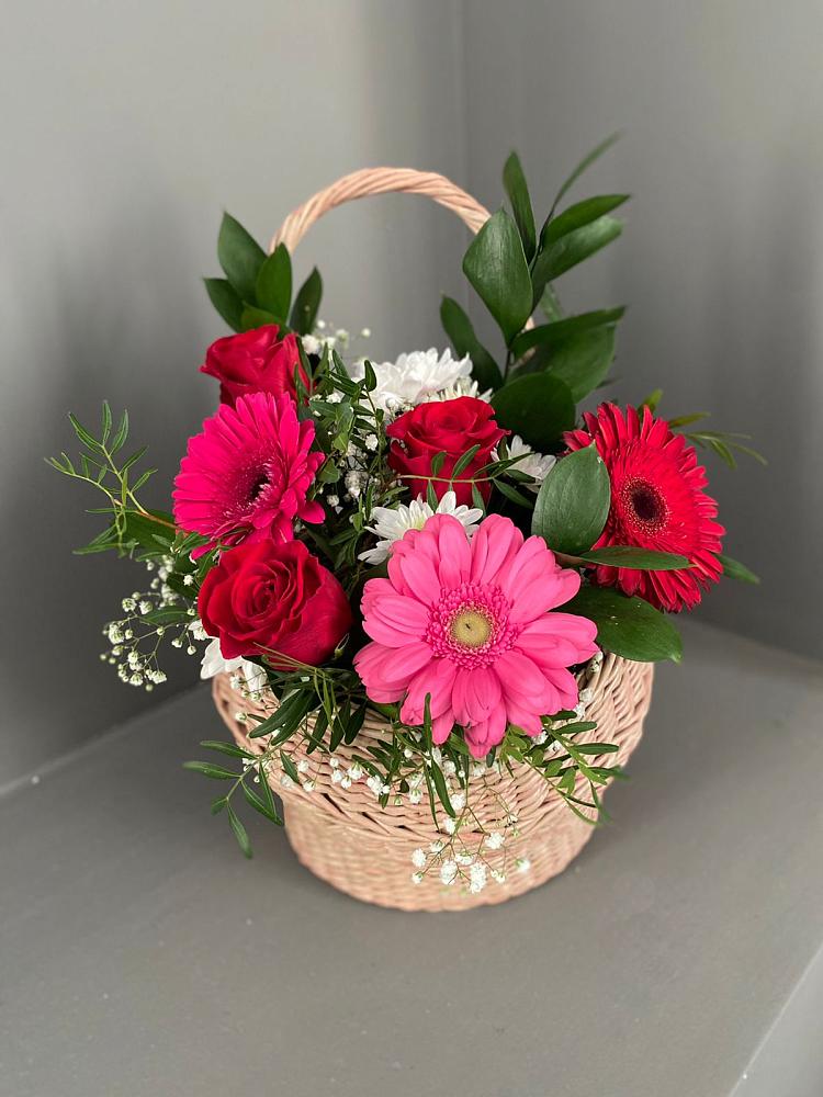 Цветочная композиция из Розы, Хризантемы и Герберы в корзине в Новом Карачае