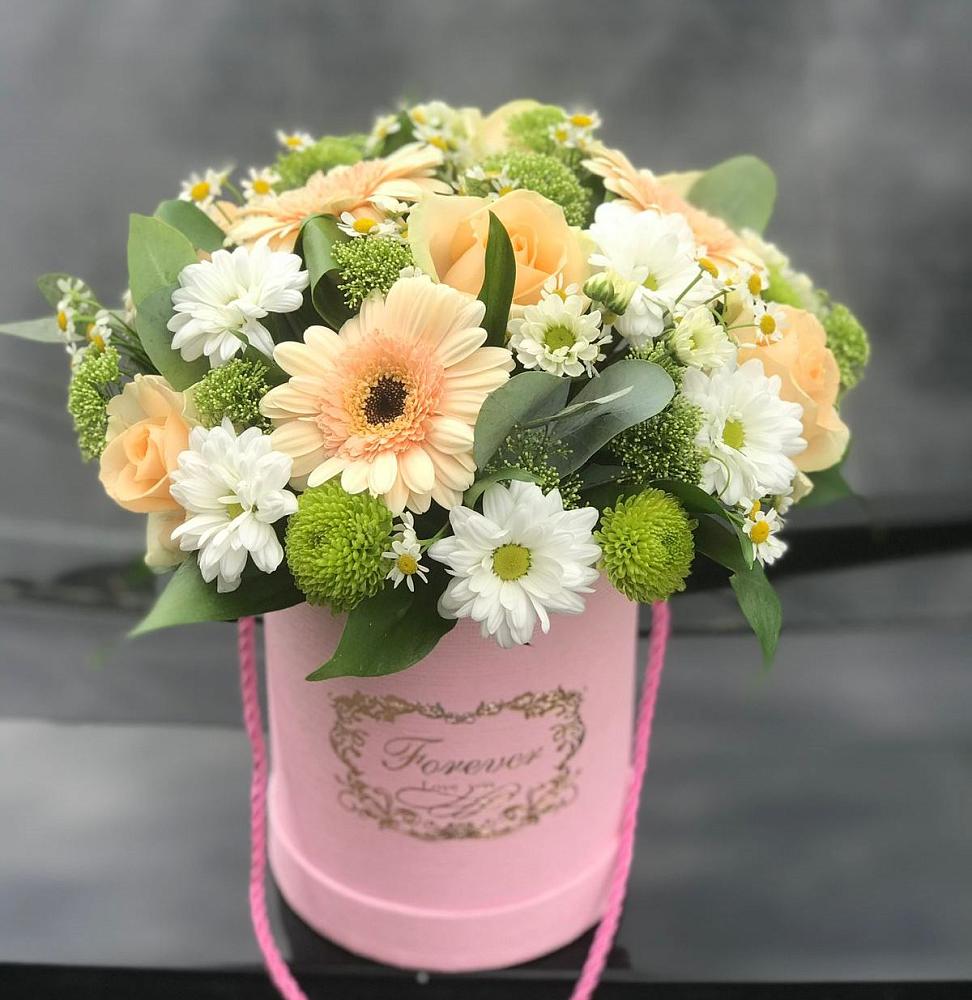 Цветочная композиция из Розы, Герберы и Хризантемы в шляпной коробке в Новом Карачае