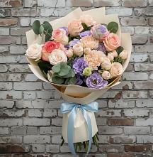 Букет цветов из:  Розы, Лизиантусы и Гвоздики в Новом Карачае